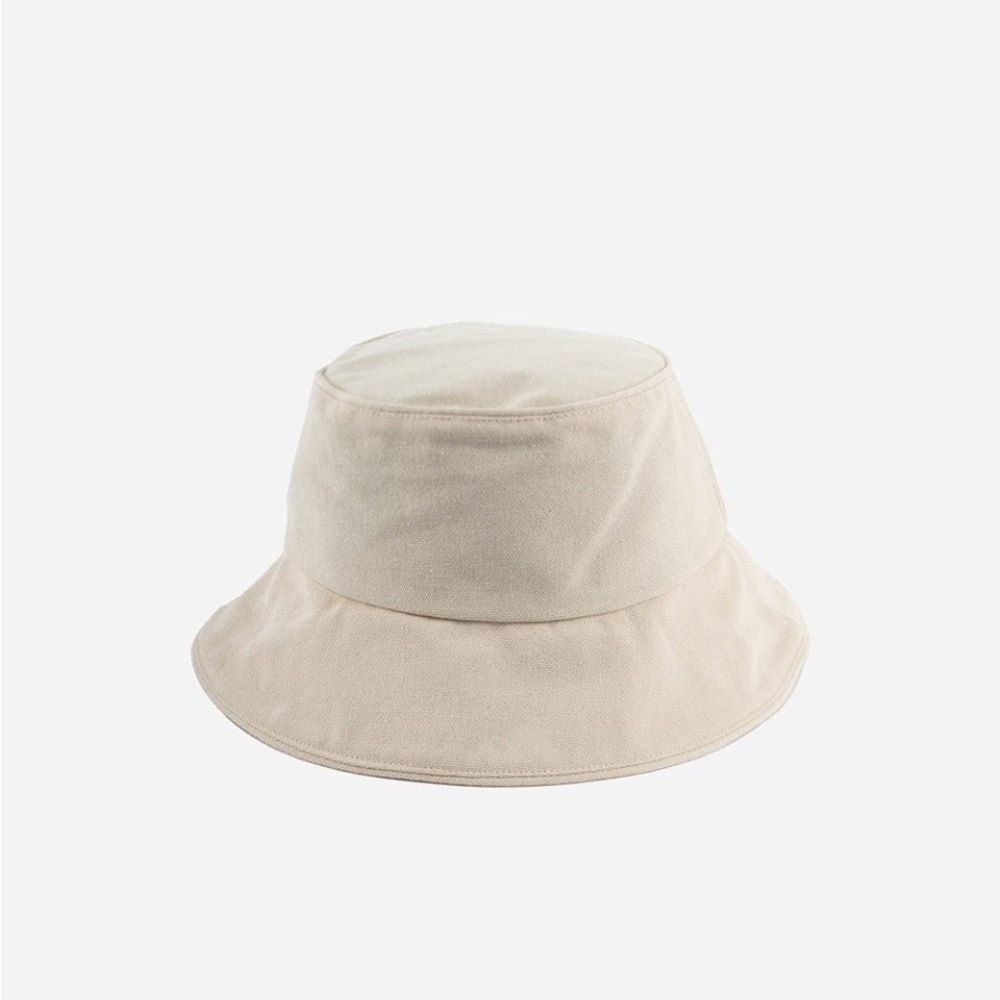 GIGI PIP Cream Bucket Hat. OS/adjustable.